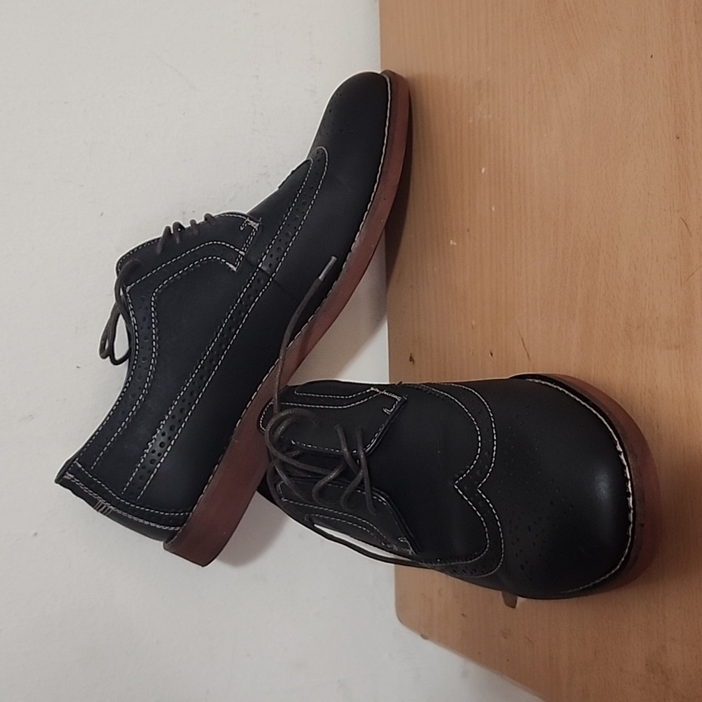 G.H Bass -Jack Navy Blue wingtip size 10.